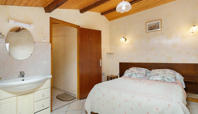 Guest Room “Iris” with Shared Terrace and Private Garden