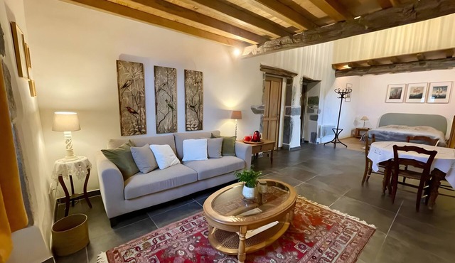 Guest Room 'Olceiry' with Mountain View, Private Garden and Wi-Fi
