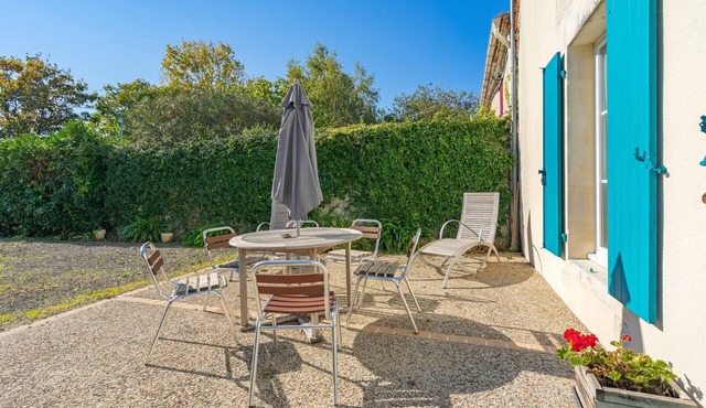 Holiday Home 'Gîte Du Chai' with Sea View, Private Terrace and Wi-Fi