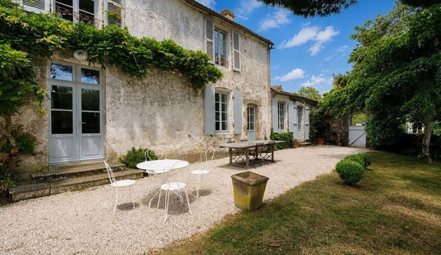 Holiday Home “Logis Vendéen, 40 min from the Sea” 14 Guests – Pool, Terrace & Wi-Fi