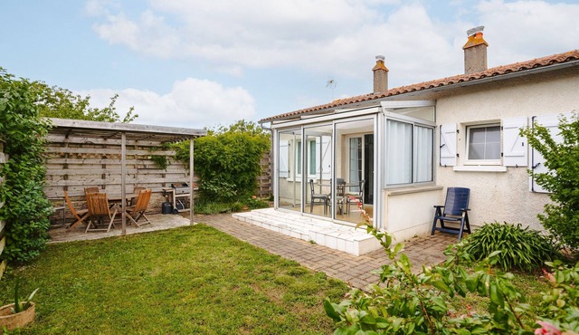 Holiday Home 'Cottage Chaleureux Proche Ocean' with Private Terrace, Wi-Fi and Air Conditioning