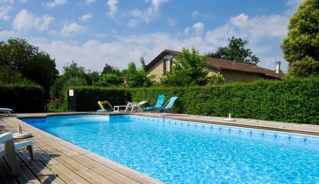 Homerez - Nice appartement for 6 ppl. with shared pool and terrace at Blaignac