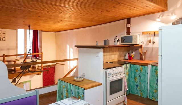 Homerez - Vintage studio in Belgentier, pure relaxation.