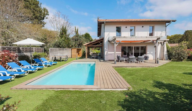 Hossegor! Villa 5 * and heated pool, lake and town center on foot!