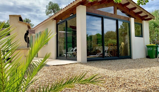 House 6-8 people 300 m from the main beach and wooded fenced not overlooked