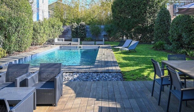 House for 11 people with a pool in La Rochelle