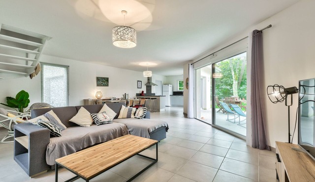 House for 6 -Pool - 150m from the beach in Arès