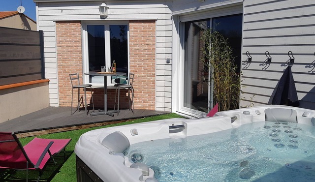 House with jacuzzi near Puy du Fou