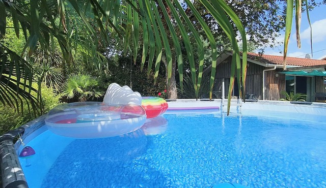 HOUSE with SWIMMING POOL IN A GREEN ECRINK