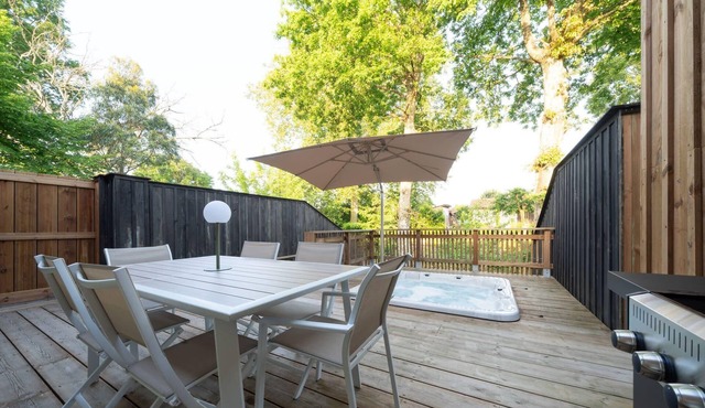 House with spa and direct access to Lake Cazaux