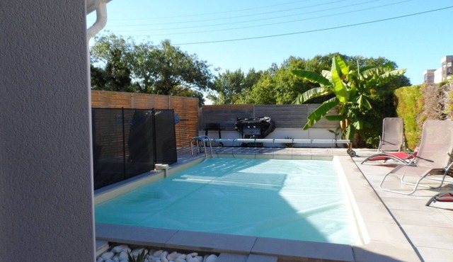 House with swimming pool in royan