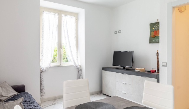 Apartment 'Casa A Pochi Passi Dalla Versilia' with Mountain View, Shared Garden and Air Conditioning in Ripa- Pozzi-Ponterosso Seravezza