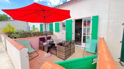 Jolie maison à étage en résidence avec piscine