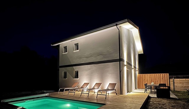 L'Avant-Garde du Cap Ferret upscale villa with heated pool