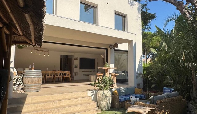 La Capte, new air-conditioned house with a Jacuzzi, a 3-minute walk from the ocean