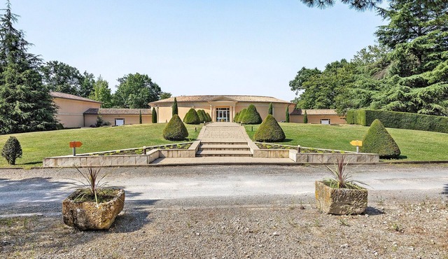 La Closerie des Vignes – Vignobles Chatonnet: Tuscan Villa in the Heart of the Vineyards