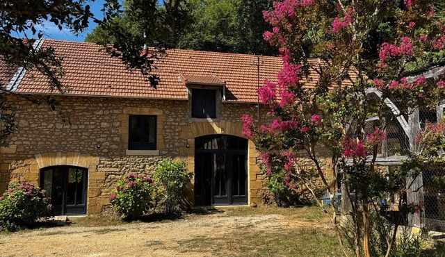 La ferme de Belcayre: gîte La GRANGE 90m2, 4 pers-2ch with swimming pool, river, 🐾