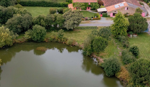 Large nature gite with indoor pool, fishing pond