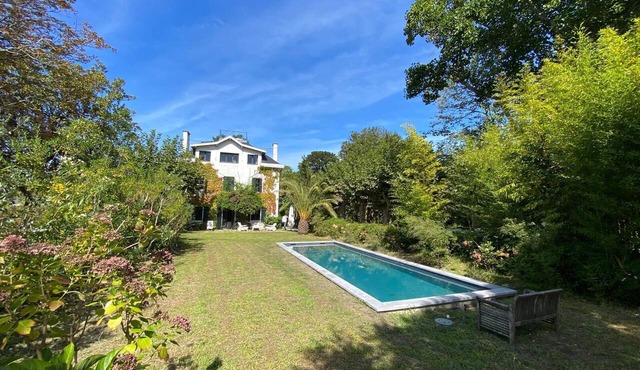 La Grange House, a charming property with a pool - Sleeps 10 - 5 Cantons