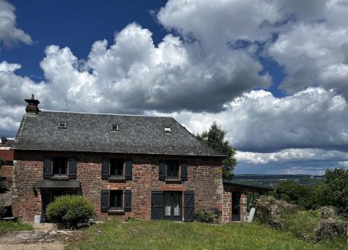 La jolie maison en grès rouge