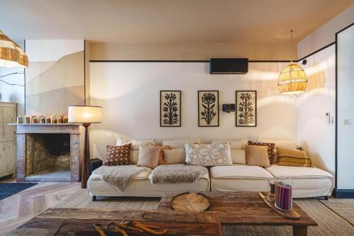 La Maison dAmbre-Jacuzzi-Sauna-Clim-4chambres