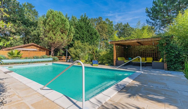 La Maisonnette en Bois – Pool, Nature, and Ocean Nearby