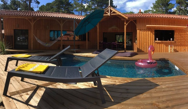 La Pignotte. New wooden house with swimming pool in Maubuisson (Carcans), Gironde,