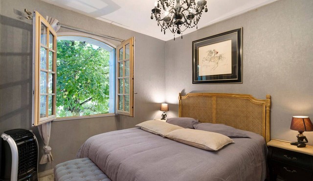 La table de pierre – Dalila Room