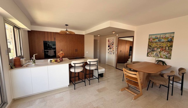 Large apartment in the heart of the 7th district - 5min from the old port