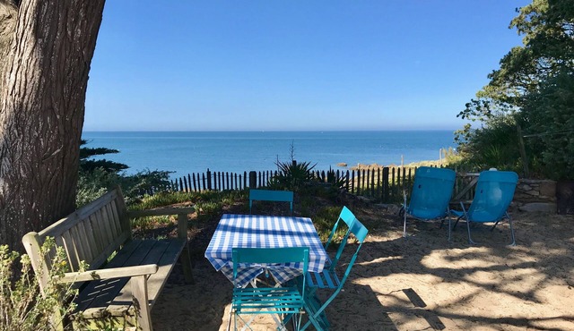 Large charming house on the beach at Luzéronde