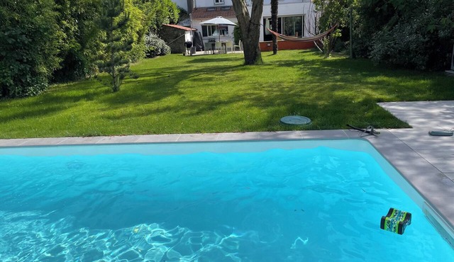 Large family home with pool in Nantes