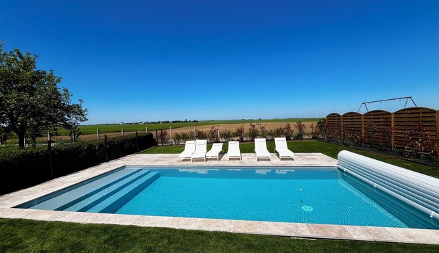 Large gîte with heated pool & sauna near Loire & Chambord. Ideal for groups!