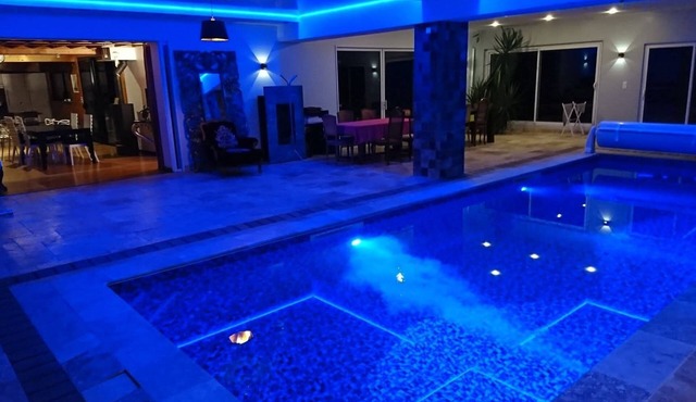 Large reception area indoor swimming pool 15 min north of rennes 30 min saint malo