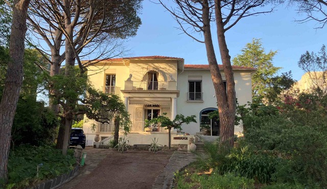 Large seaside villa, facing Santa Lucia port, walking distance to city center
