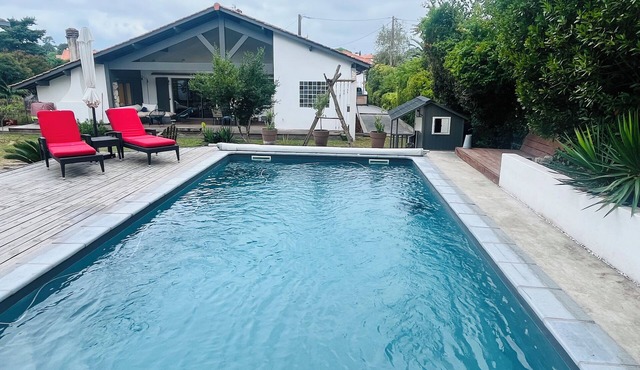LAST-MINUTE DEAL - Premium Villa Chiberta: pool, games, beachfront.