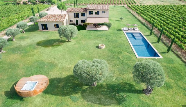 Le Prado — 360° View, Pool & Spa | Bersy Luxury®