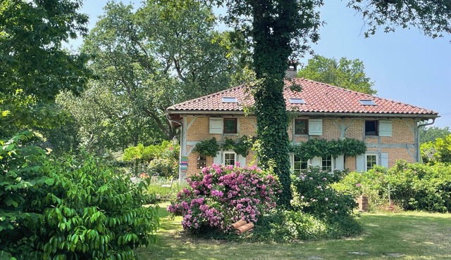 Le Yeme.10p charming house in the heart of the Landes .heated swimming pool.
