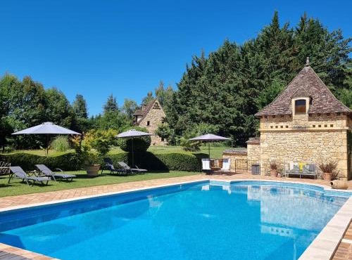 Les Granges Hautes, maisons de vacances, proches de Sarlat avec piscine, parc,