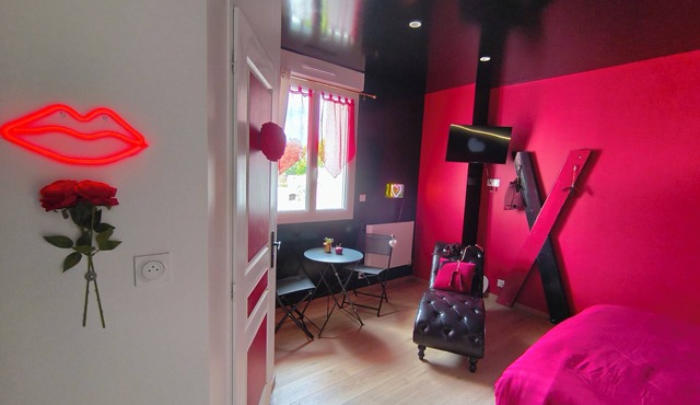 LOVE Room intimate & elegant-Romantic experience near Royan, Atlantic Coast
