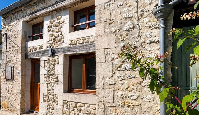 Lovely home in l'éguille sur seudre with WiFi