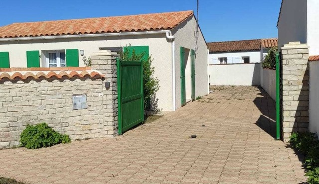 Lovely house with garden close to the beach