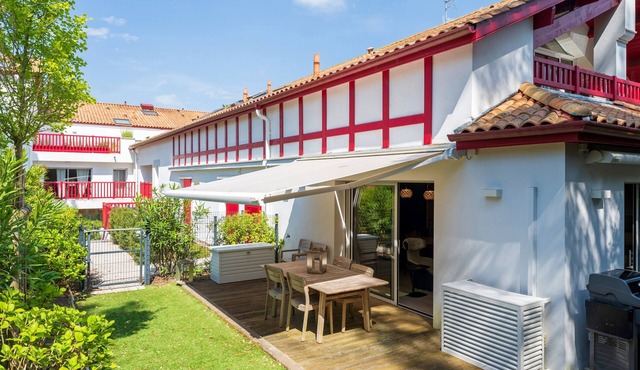 “Luxurious Apartment with Garden” with Shared Terrace, Wi-Fi, and Air Conditioning
