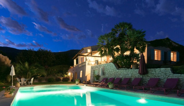 Luxury Provençal Villa - 3 minutes stroll to picturesque medieval village!