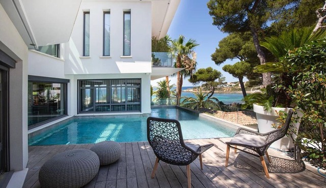 Luxury Seafront Villa with 2 Private Pools