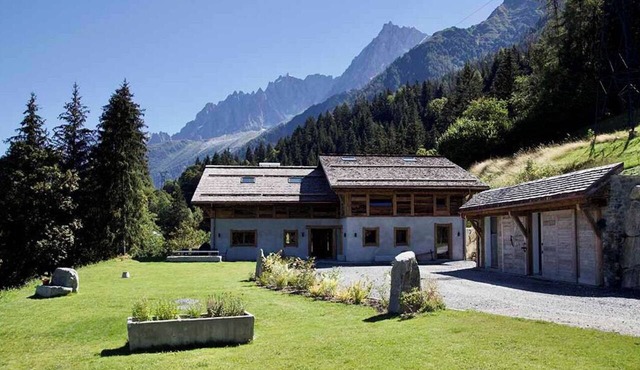 Luxury spacious secluded chalet with incredible mountain views