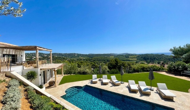 Luxury villa 5* in front of the sea