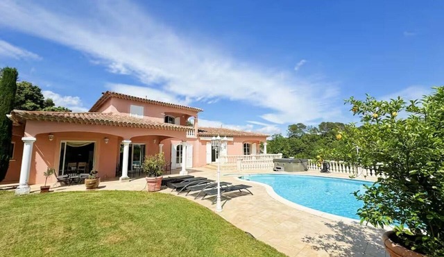 Luxury Villa with Spa, Sauna, and Billiards Table