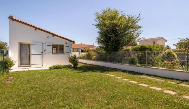 Mésanges by Interhome