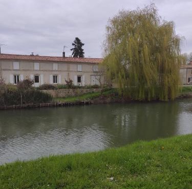 maison d' hôte ferme maraîchine bord de rivière