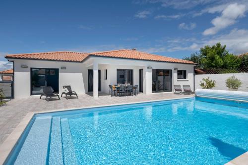 Maison moderne avec piscine pour 6